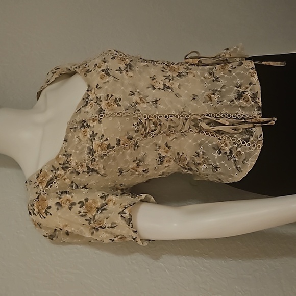 MILK & HONEY Floral Eyelet Corset Cropped Coquette Castlecore Top - Picture 5 of 12